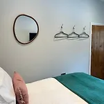 בית נופש Crimple House Farm, *